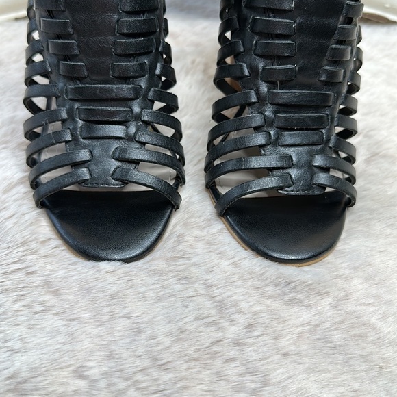 Hinge | Black Leather Woven Sandals with Stacked Heels - Picture 8 of 13